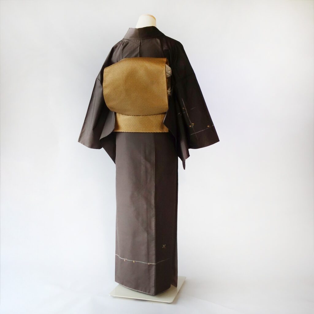 着物リメイク/波と桜の振袖からのKIMONOマント制作　スタイリング着物